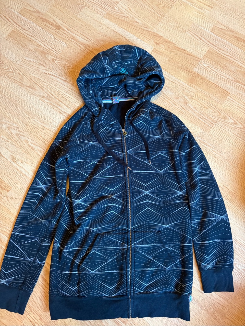 Aritzia TNA Black& White Graphic Geometric Zip-Up Hoodie sweater